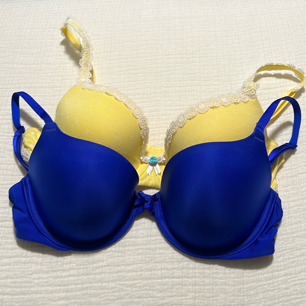 Set of two. Victoria’s Secret 34C lightly lined demi bras